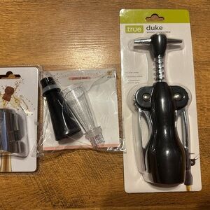 True Duke Winged Corkscrew in Black/Champagne Items
